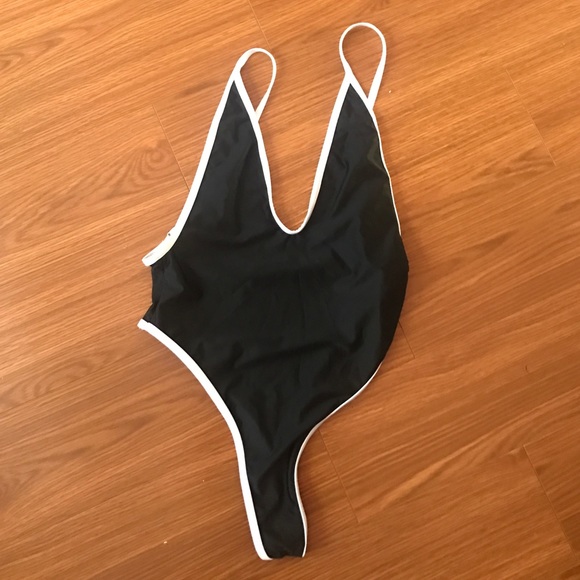 ❌SOLD❌in bundle- one piece swim suit new Small - Picture 3 of 4